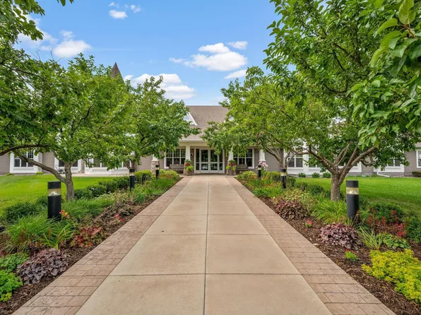 100 Clydesdale Trl APT 227, Hamel, MN 55340