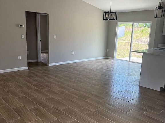3rd image of 277 Oak Lane Cir