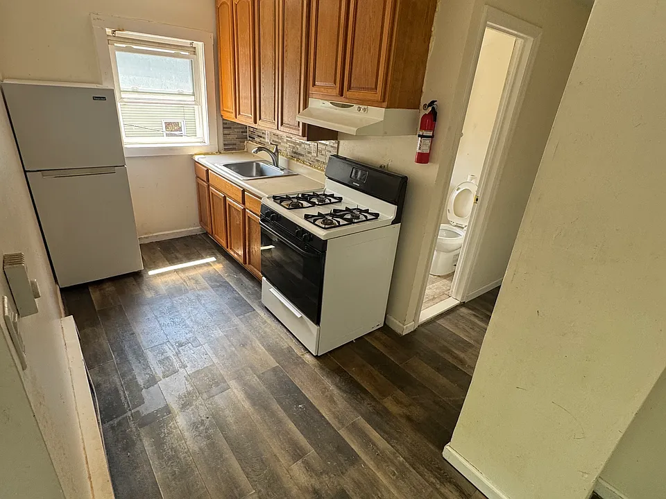 79 High St #3