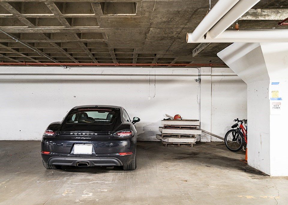 2nd image of 6-8 Whittier Place Garage Pass #185