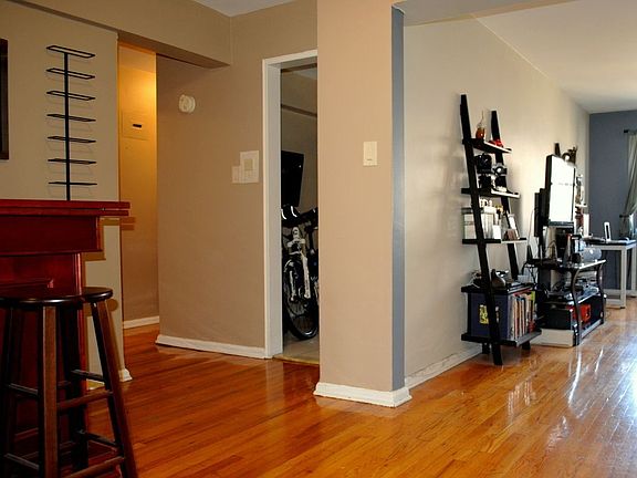 3rd image of 11860 Metropolitan Ave APT 4A