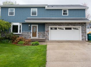 2074 Asheboro Dr, Erie, PA 16510