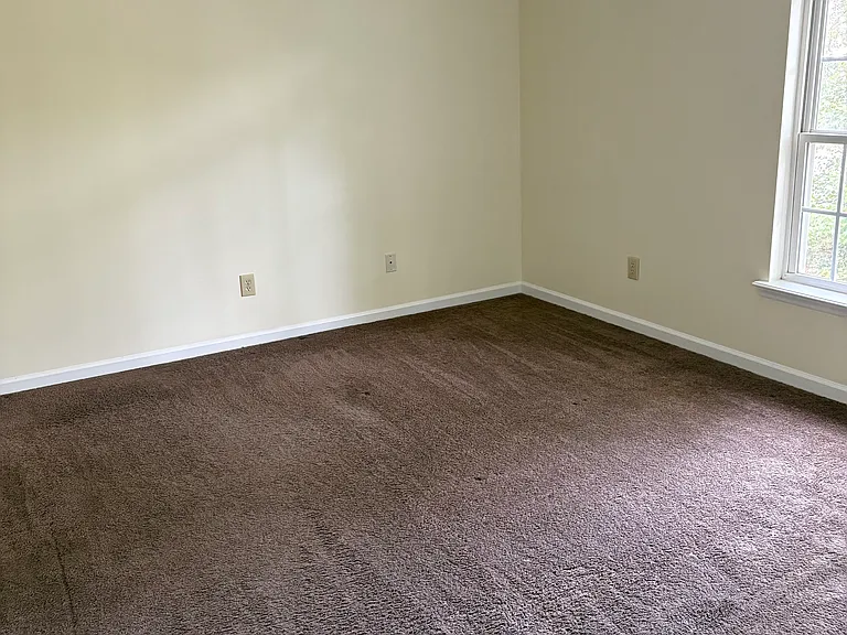 1027 Bonham Ave — Photo 10