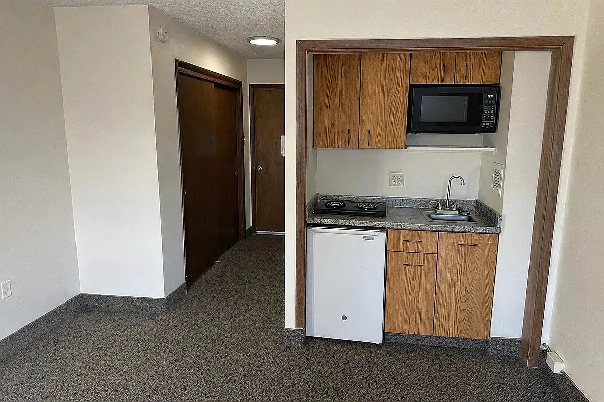 Eagles Manor — Photo 1