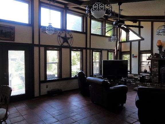 4th image of 102 Getaway Cir
