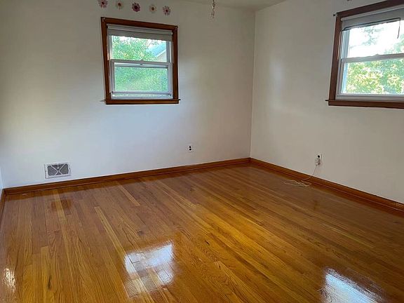 3rd image of 282 Locust Ave Floor 2
