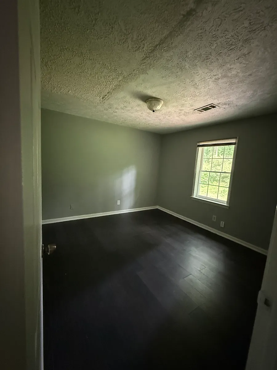 Building Photo - 5566 Estates Ct