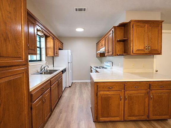 5th image of 712 Southoak Dr