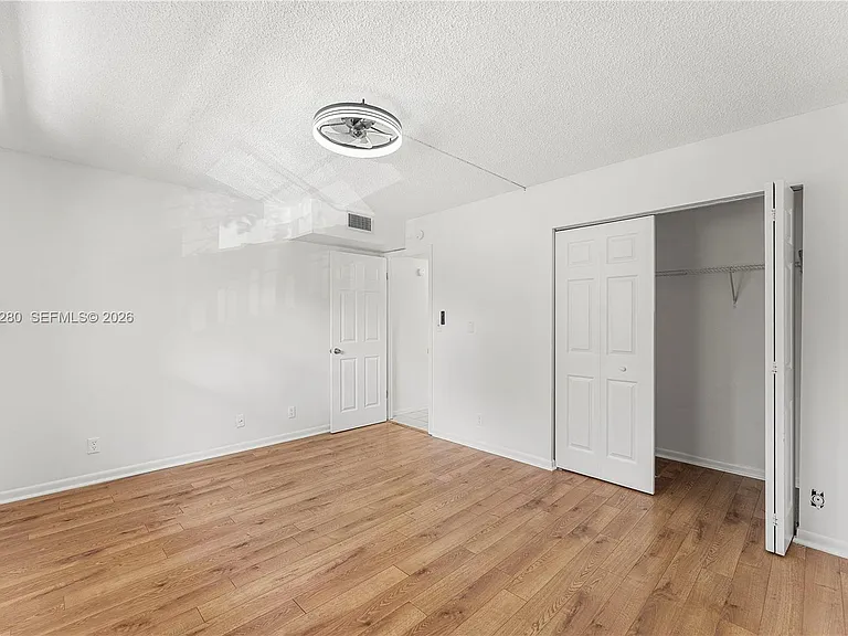 4301 Martinique Cir #H2 — Photo 7