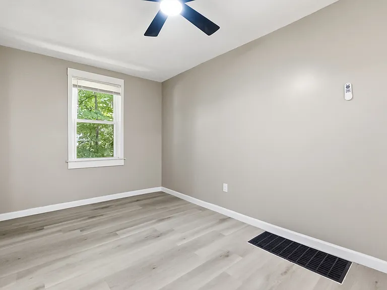 190 Bowman St — Photo 22