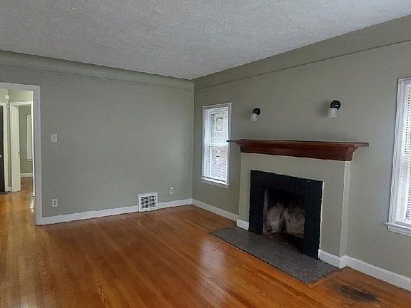 4th image of 14771 Woodmont Ave