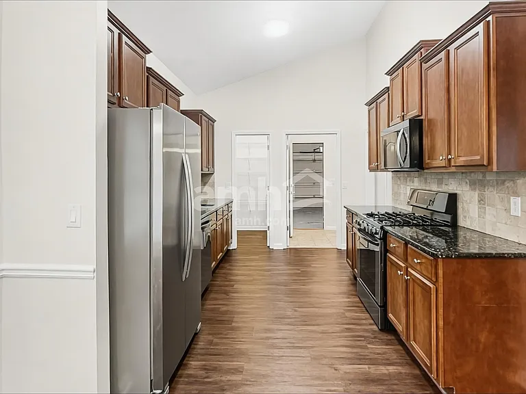 3227 Hideaway Ln — Photo 4