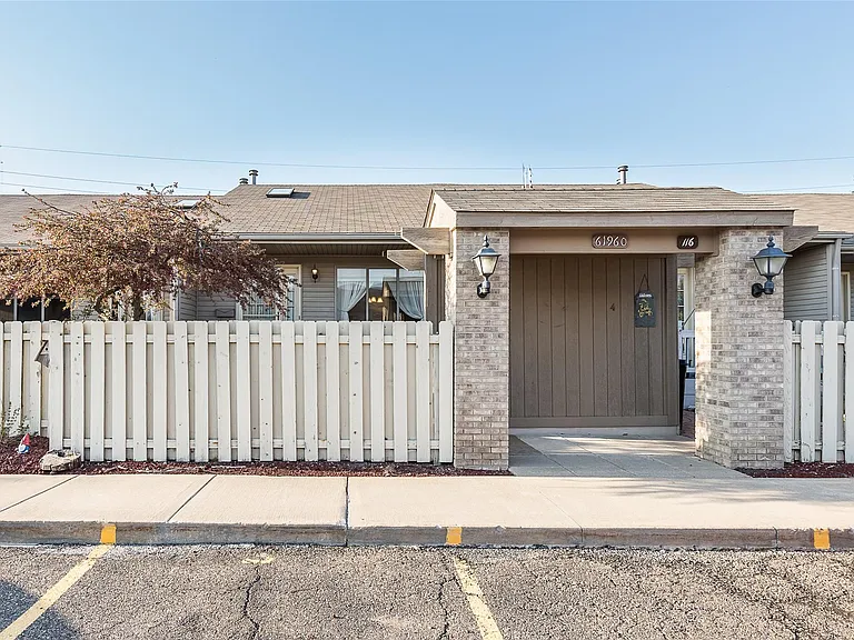 61960 Arlington Cir #3 — Photo 2