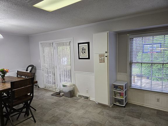 5th image of 444 Bryan Rd