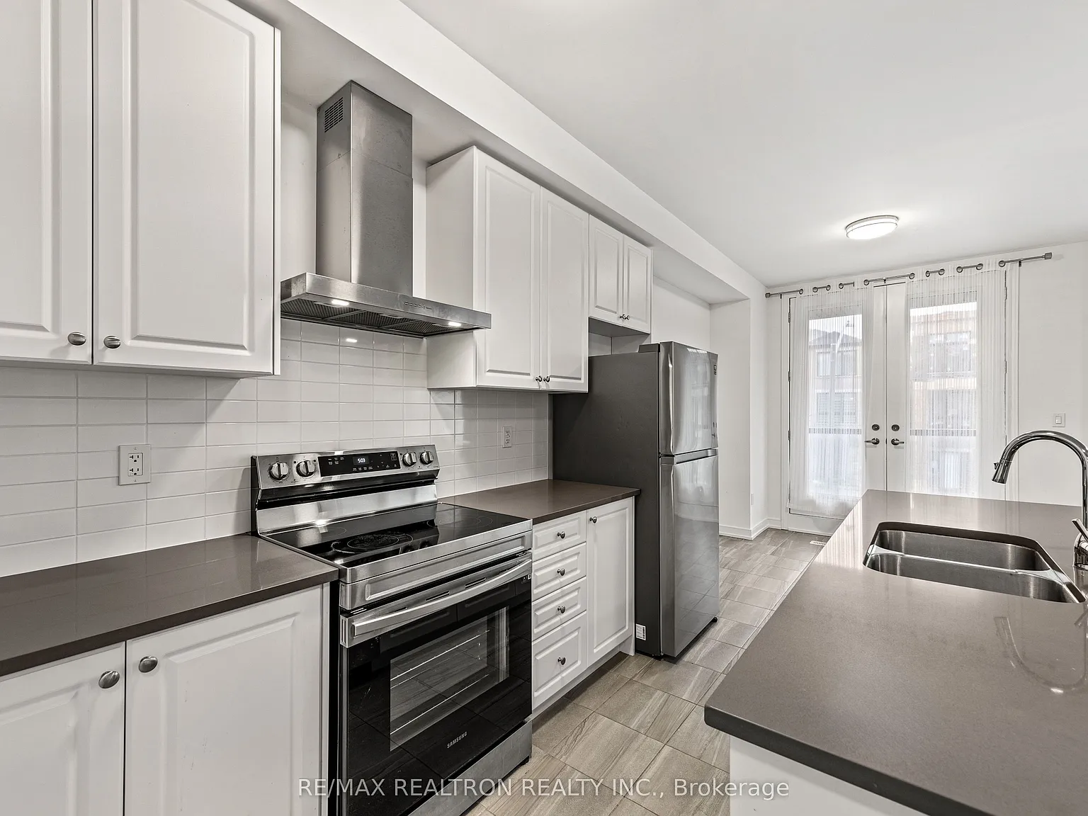 4 bed, $2,850 — Photo 3