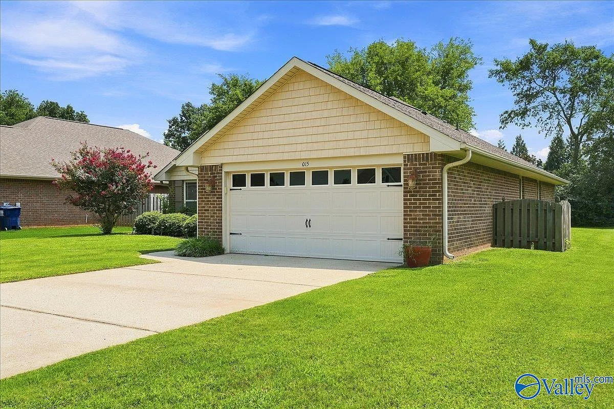 3 bed, 2.0 bath, 1312 sqft, $1,700 — Photo 2