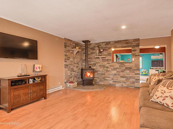 3rd image of 90 Sequoia Dr