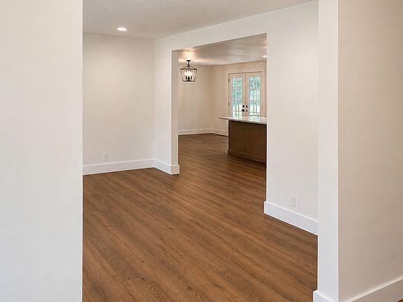 4th image of 60 Smith Rd