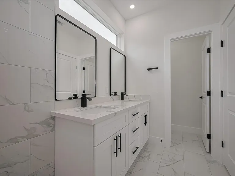 7546 Charlie St — Photo 32