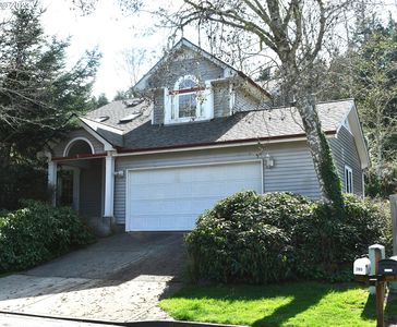 2160 Timberline Dr, Coos Bay, OR, 97420