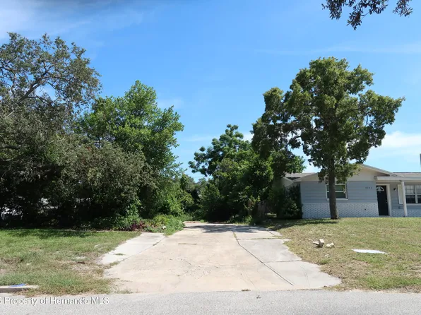 4250 Oak Bluff Ave, Holiday, FL 34691