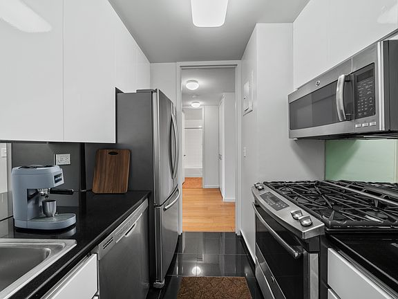 4th image of 525 E 72nd St APT 39B
