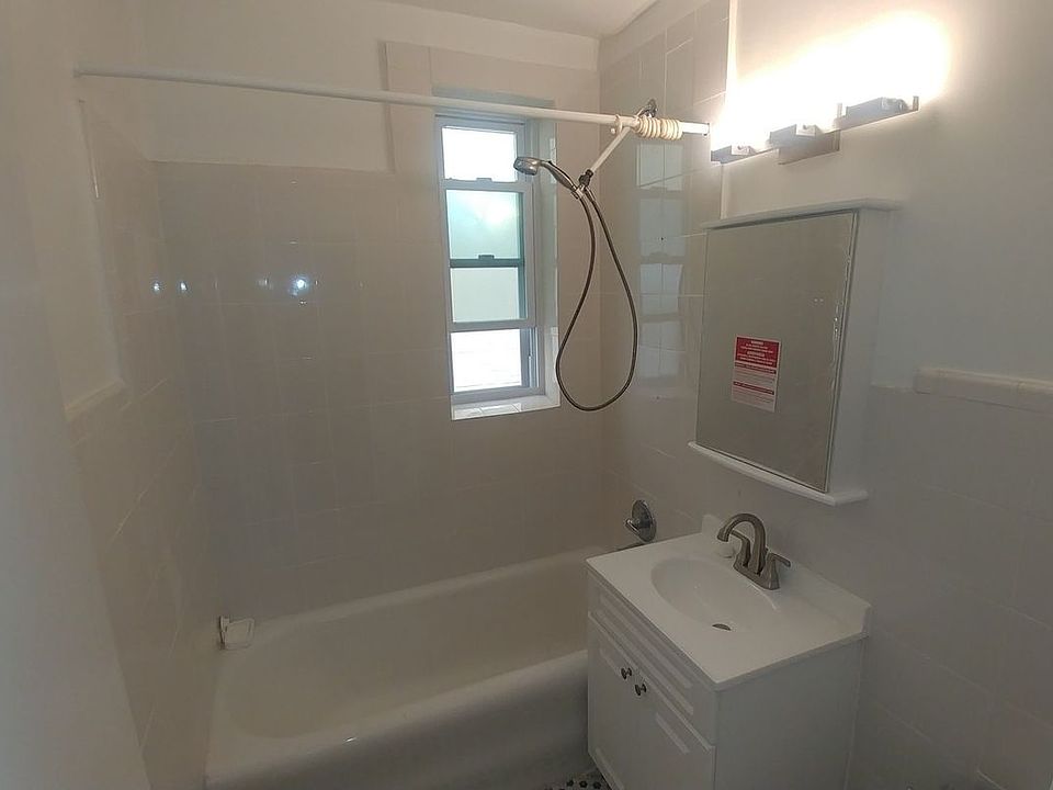 2nd image of 2507 24th Ave APT 1A