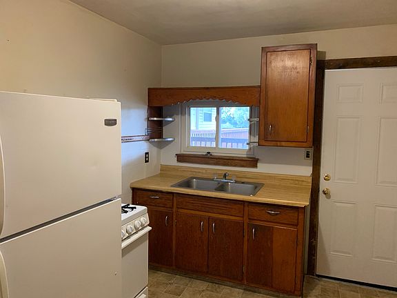 5th image of 109 8th St APT 2