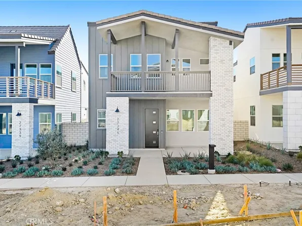 27345 Creekwood Ln, Valencia, CA 91381