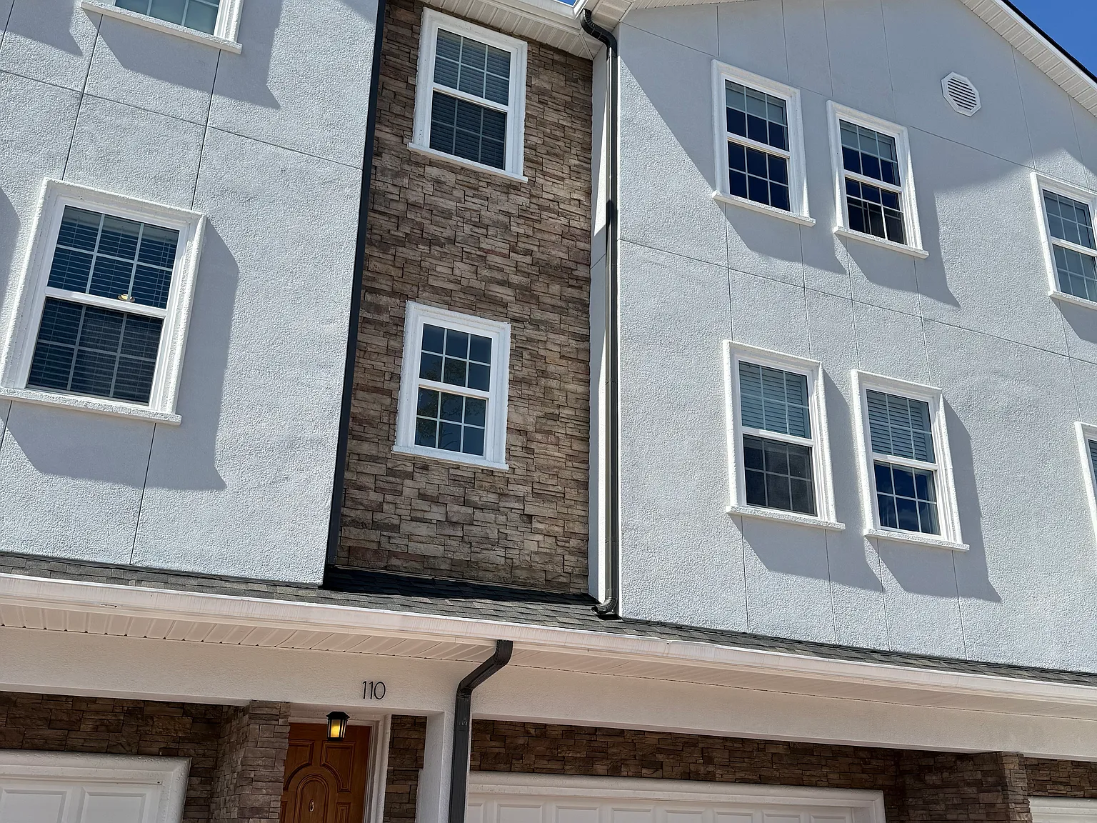 3 bed, 2.5 bath, 1740 sqft, $3,200 — Photo 1