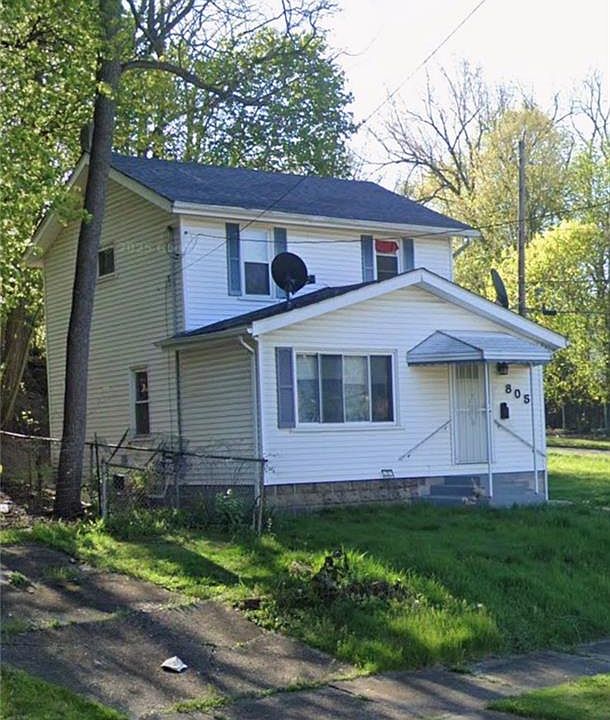 1st image of 805 Carpenter St