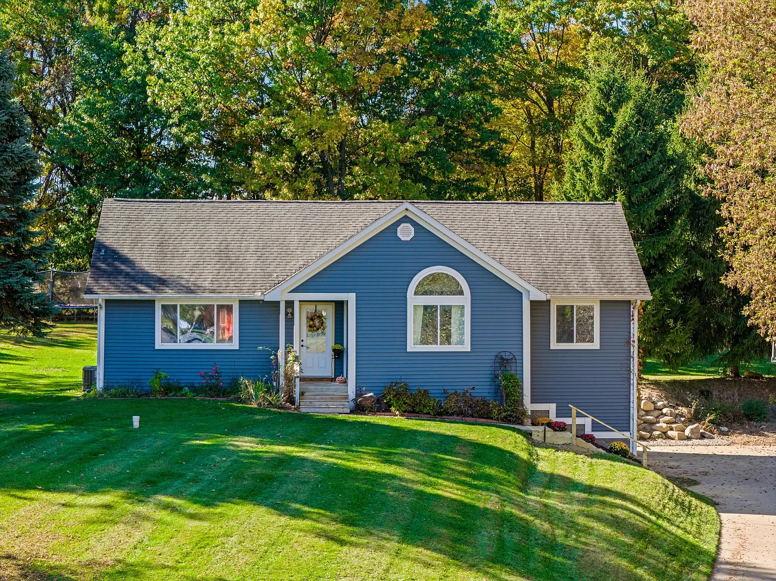 2630 Julie Dr photo 1