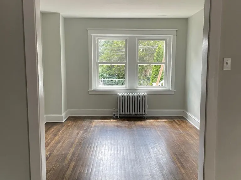 306 W Freedley St — Photo 8
