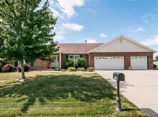 4812 Oak Falls Dr, Waterloo, IL 62298