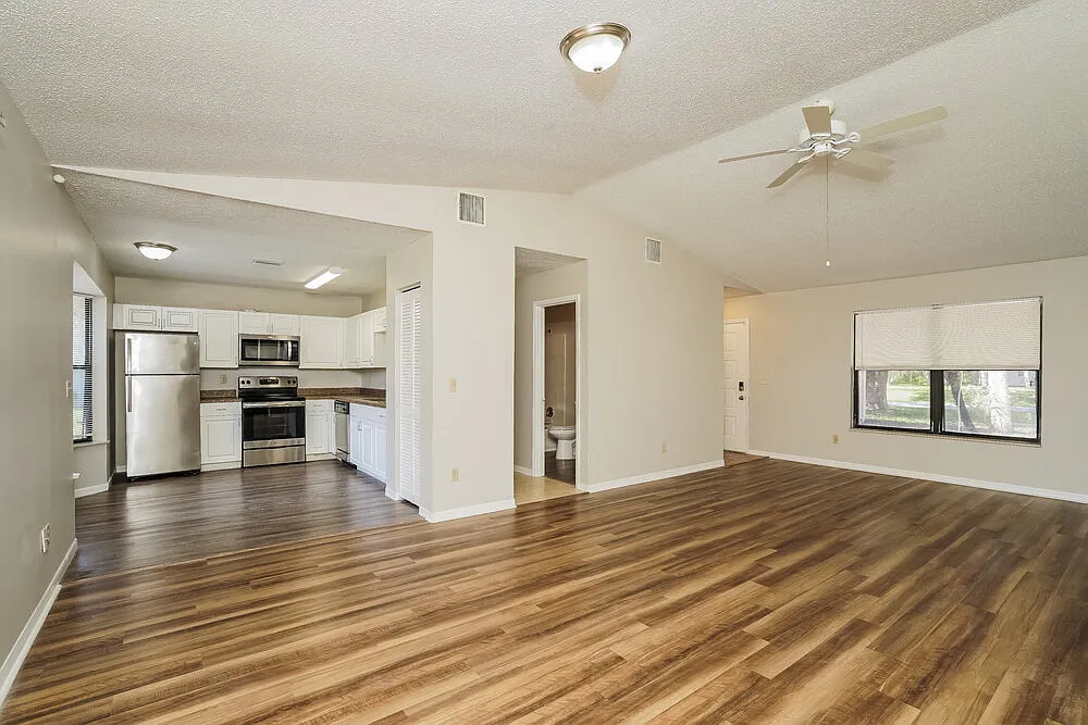 3 bed, 2.0 bath, 1404 sqft, $2,170 — Photo 4