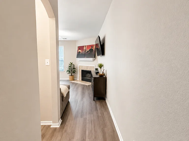 2809 Coyote Ridge Dr — Photo 2