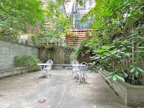 3rd image of 31 W 88th St #B