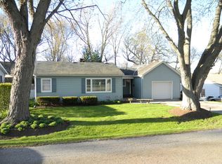 1714 W Oakleaf Dr, McHenry, IL 60051