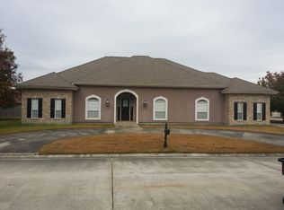 120 Regina Dr, Belle Chasse, LA 70037