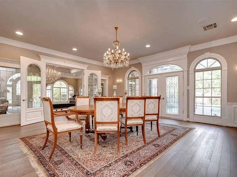 12445 Memorial Dr — Photo 22