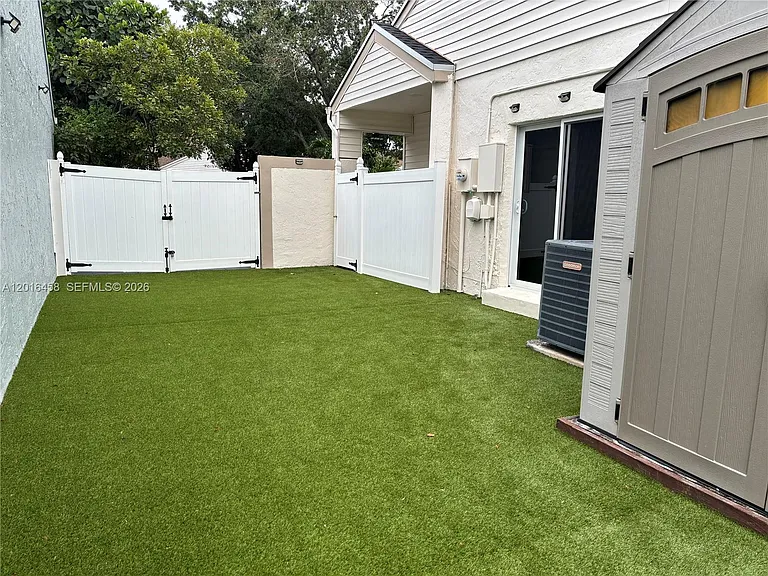 1131 SW 86th Ave — Photo 16