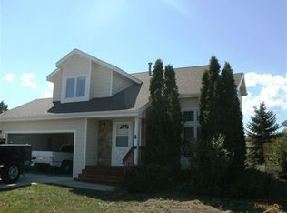 1135 Clover Ridge Dr, Rapid City, SD 57701