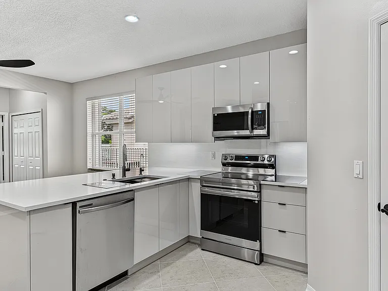 12325 Cascades Pointe Dr — Photo 19