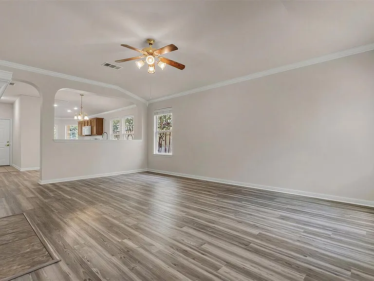 5605 Bentsen Ln — Photo 7