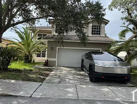 16295 NW 17th Ct — Photo 2