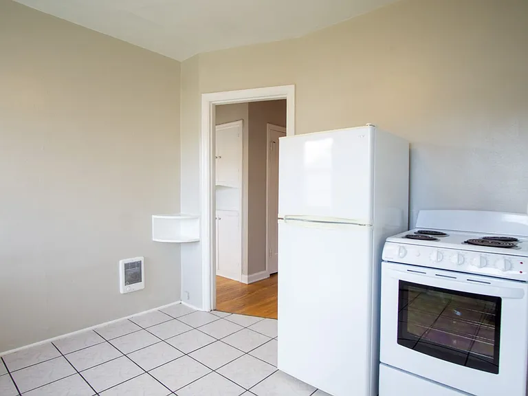 1946 NW Lovejoy St #3 — Photo 9