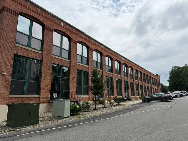 1665 Main Street — Photo 3