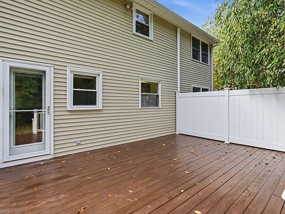 4th image of 14 Dunvegan Dr