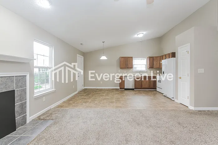 3 bed, 2.0 bath, 1400 sqft, $1,795 — Photo 4