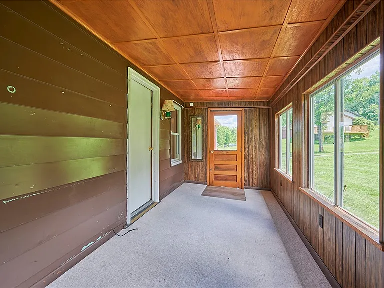 105 Derrick Ln — Photo 23